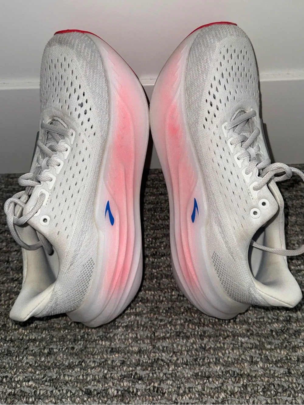 Brooks Glycerin max women's running shoes diva pink/black size 8 Like New